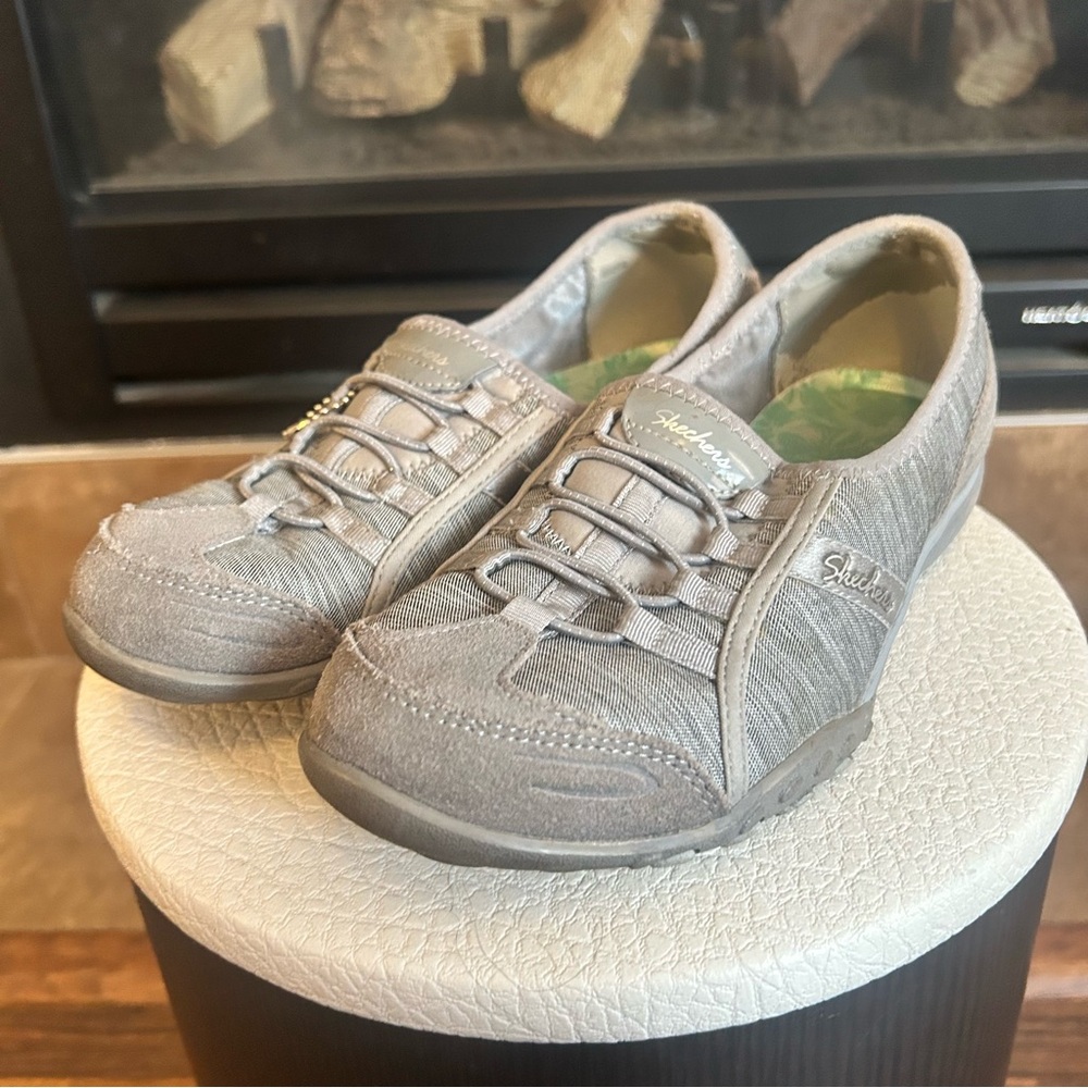 Skechers Memory Foam Women's Gray Slip-On Shoes Sneakers Size 6.5